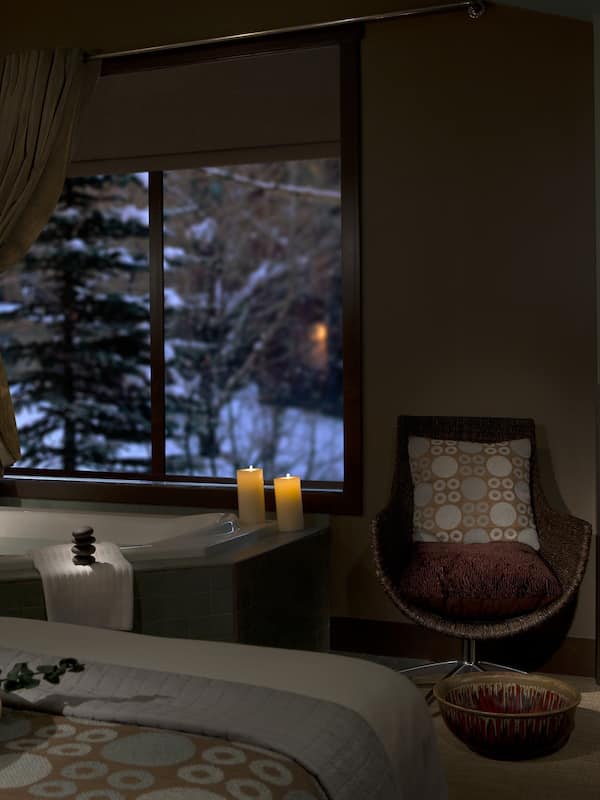 Couples treatment rooms, sauna, hot tub, steam room, body treatments