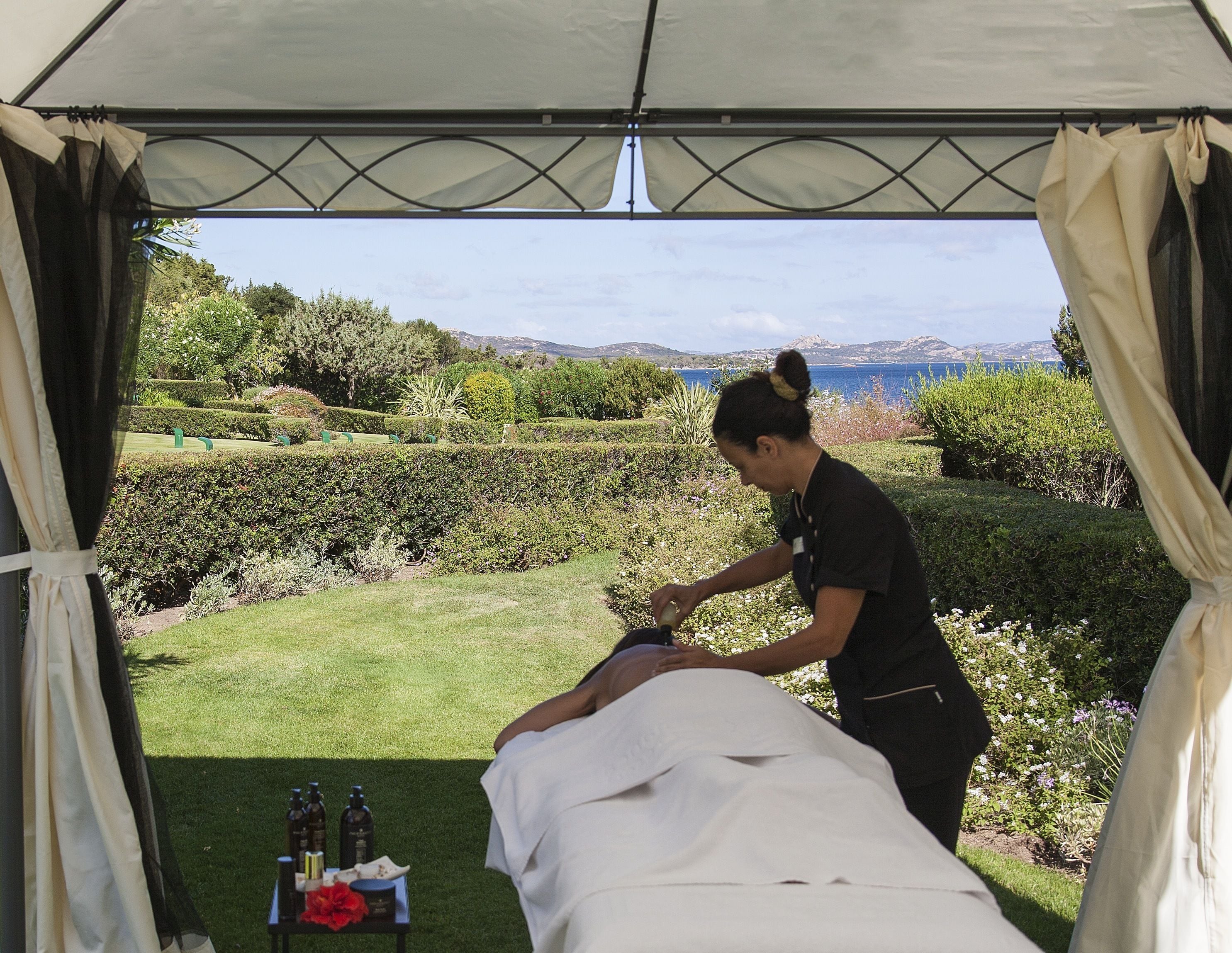 couples treatment room(s), sauna, hot tub, body treatments, hydrotherapy