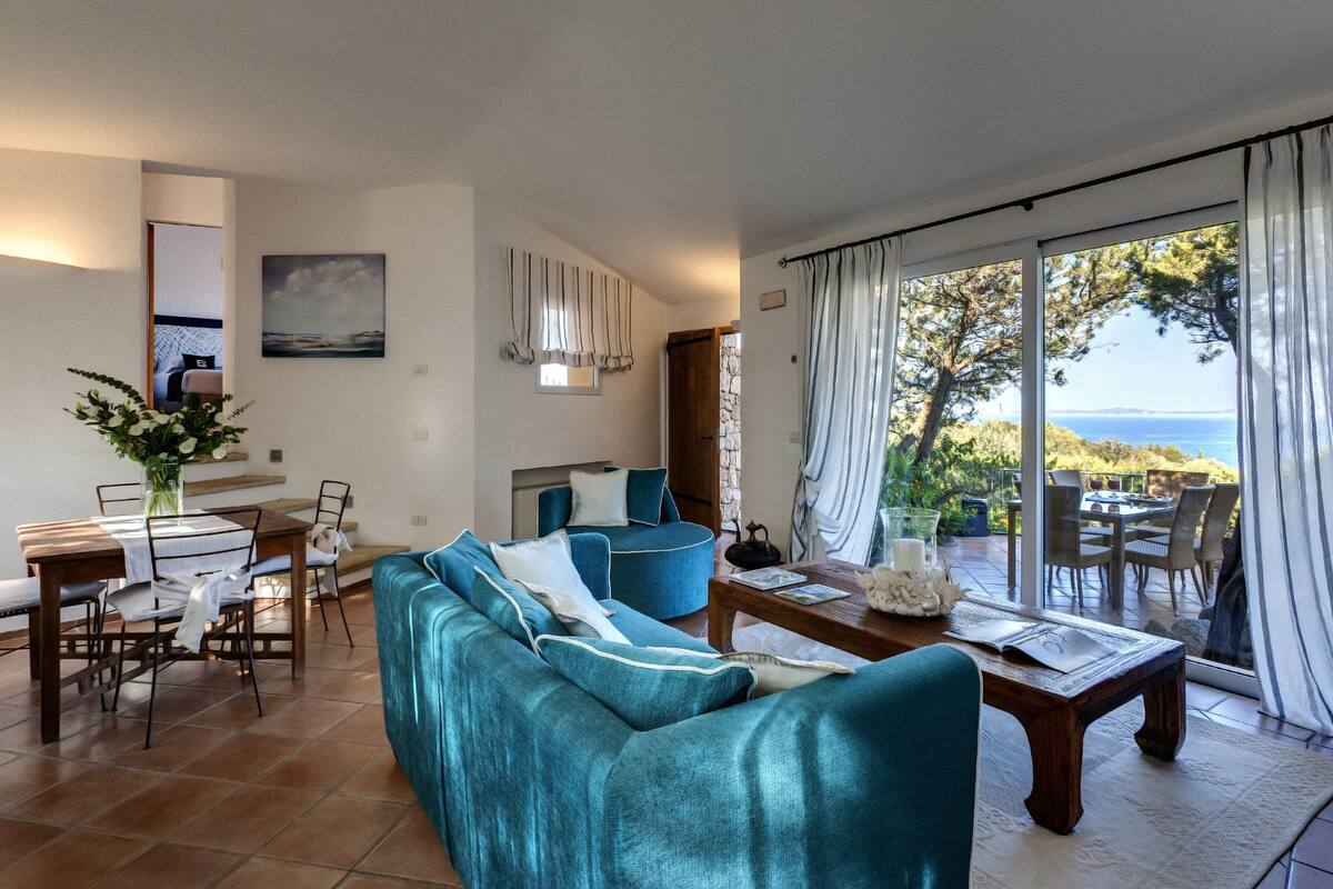 Villa Deluxe, 3 chambres, vue mer, dans la tour (Ortensia, 66 steps from the reception) | Coin séjour