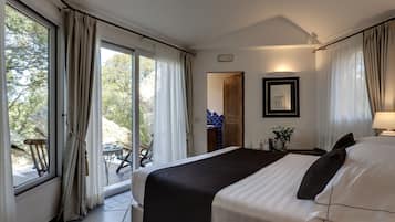 Villa Deluxe - 3 sovrum - icke-rökare - havsutsikt (Iris, 26 steps from the reception) | Italienska Frette-lakan, sÀngtillbehör av högsta kvalitet och duntÀcken