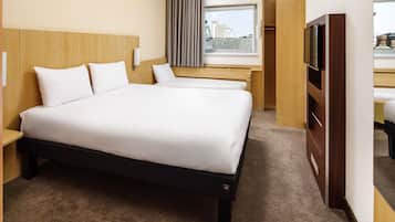 Family Room, Multiple Beds | Hypo-allergenic bedding, in-room safe, desk, soundproofing