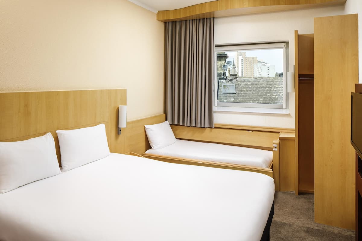 Family Room, Multiple Beds | Hypo-allergenic bedding, in-room safe, desk, soundproofing