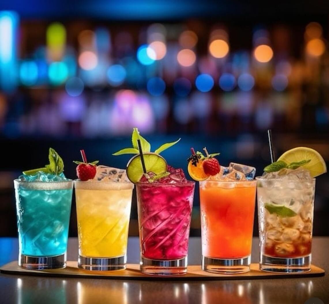 供应早餐、午餐和晚餐