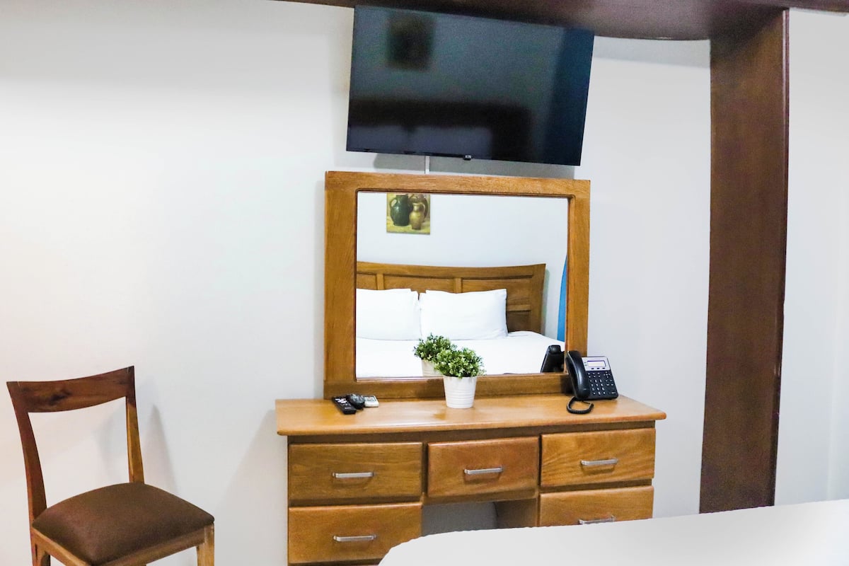 superior room, 1 king bed | minibar, in-room safe, iron/ironing board, free wifi