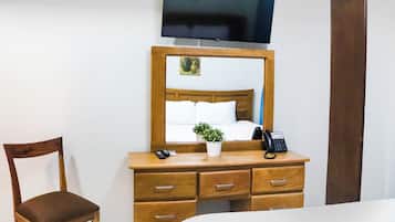Habitación superior, 1 cama King size | Minibar y caja de seguridad en la habitación