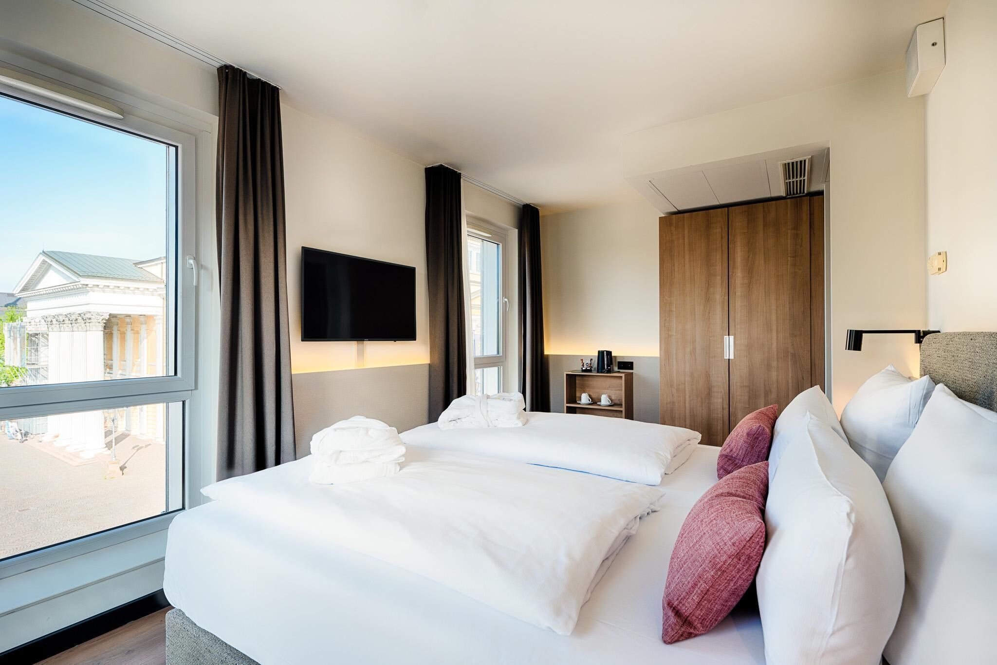 Suite, City View | Premium bedding, in-room safe, desk, laptop workspace