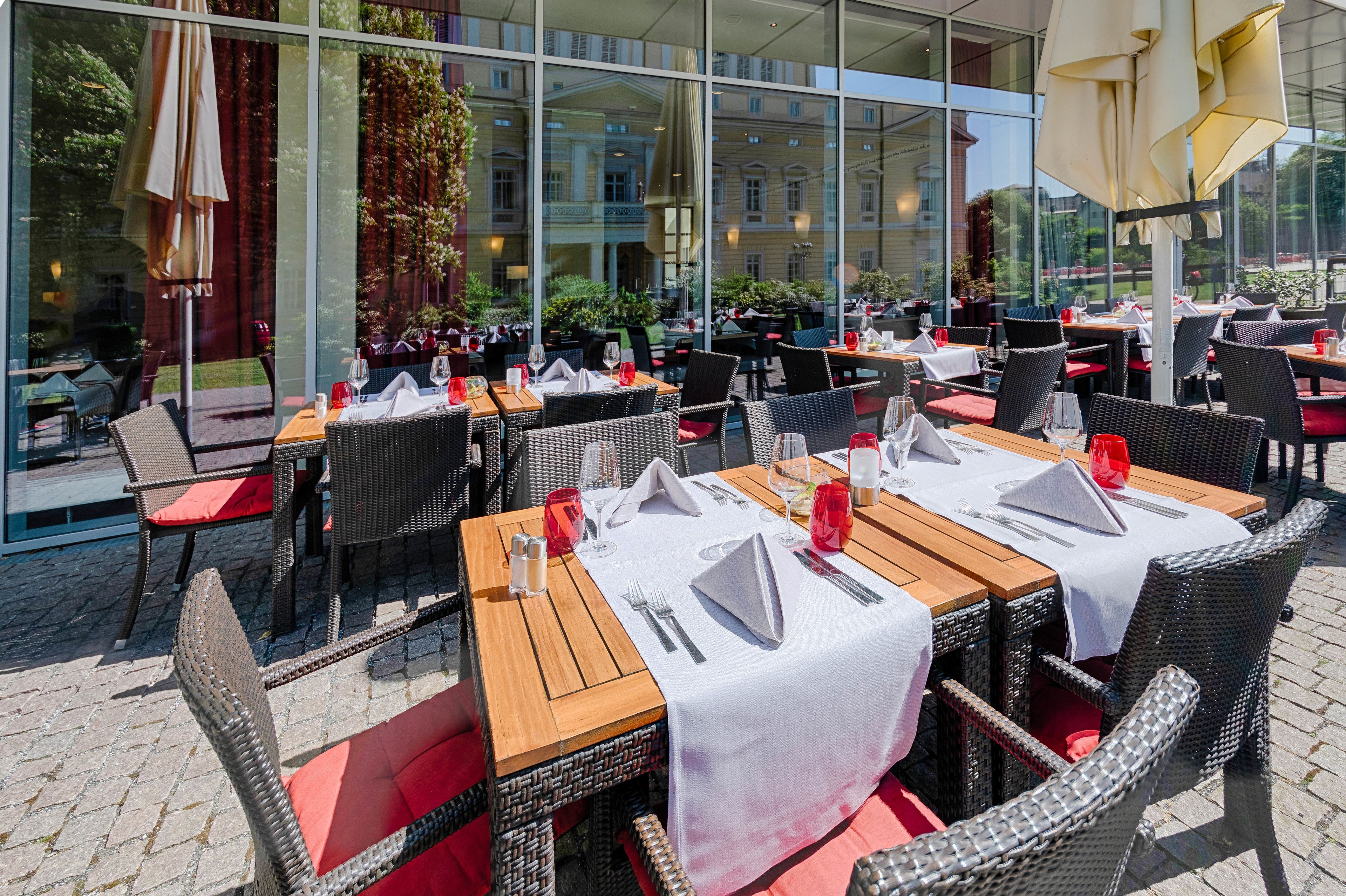 breakfast, dinner served; modern european cuisine, garden views