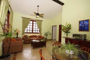 Suite, 1 très grand lit | Draps en coton égyptien, literie de qualité, couette en duvet