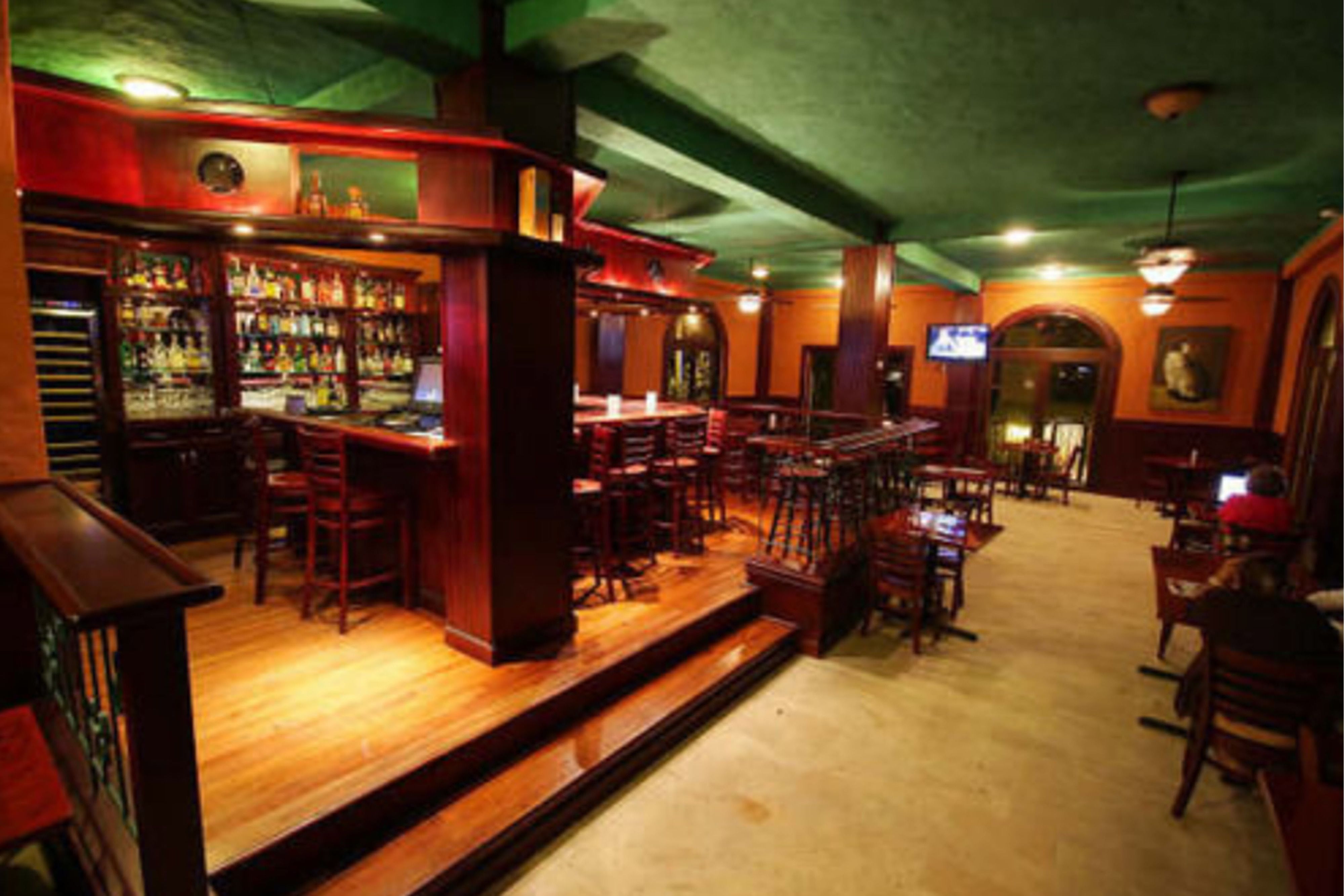 2 bars/lounges, poolside bar