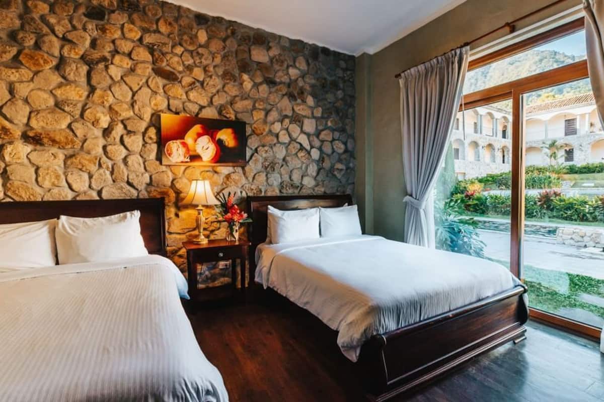 egyptian cotton sheets, premium bedding, down duvets, in-room safe