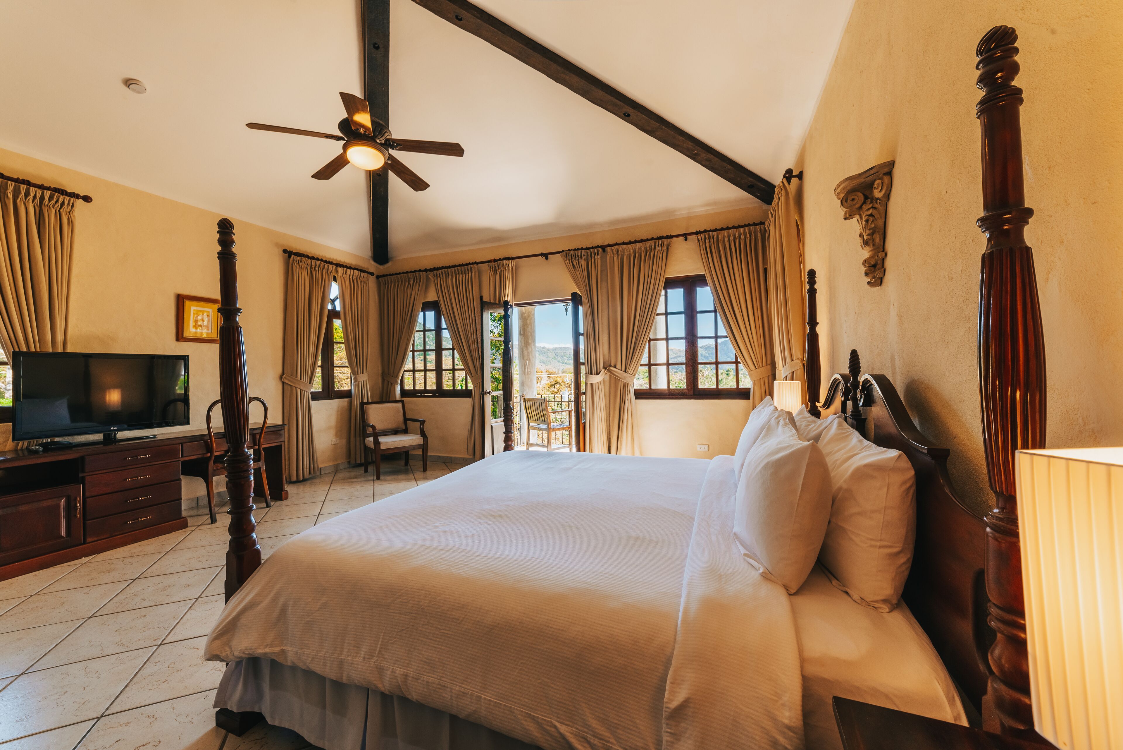 Suite, 1 King Bed | Egyptian cotton sheets, premium bedding, down comforters, in-room safe