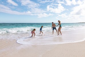 Private beach, white sand, sun loungers, beach towels