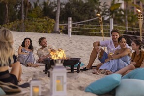 Private beach, white sand, sun loungers, beach towels