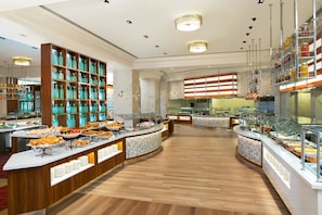 Petit déjeuner buffet servi en supplément