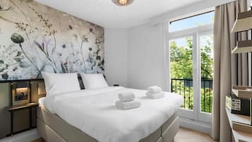 In-room safe, iron/ironing board, free WiFi, bed sheets