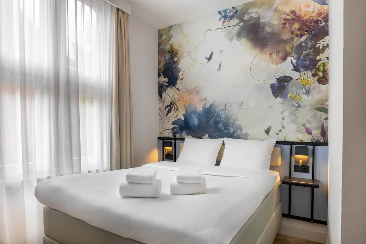 Double Room | In-room safe, iron/ironing board, free WiFi, bed sheets
