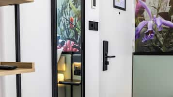Room (King) | In-room safe, iron/ironing board, free WiFi, bed sheets