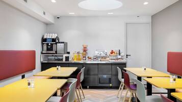 Desayuno continental diario (EUR 12.50 por persona)