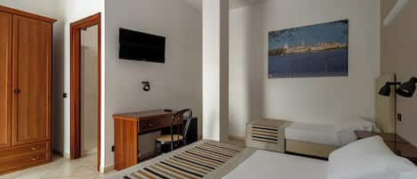 Triple Room, 1 Bedroom | In-room safe, desk, cots/infant beds, free WiFi