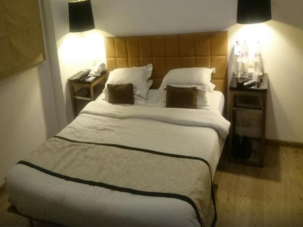 minibar, in-room safe, desk, laptop workspace