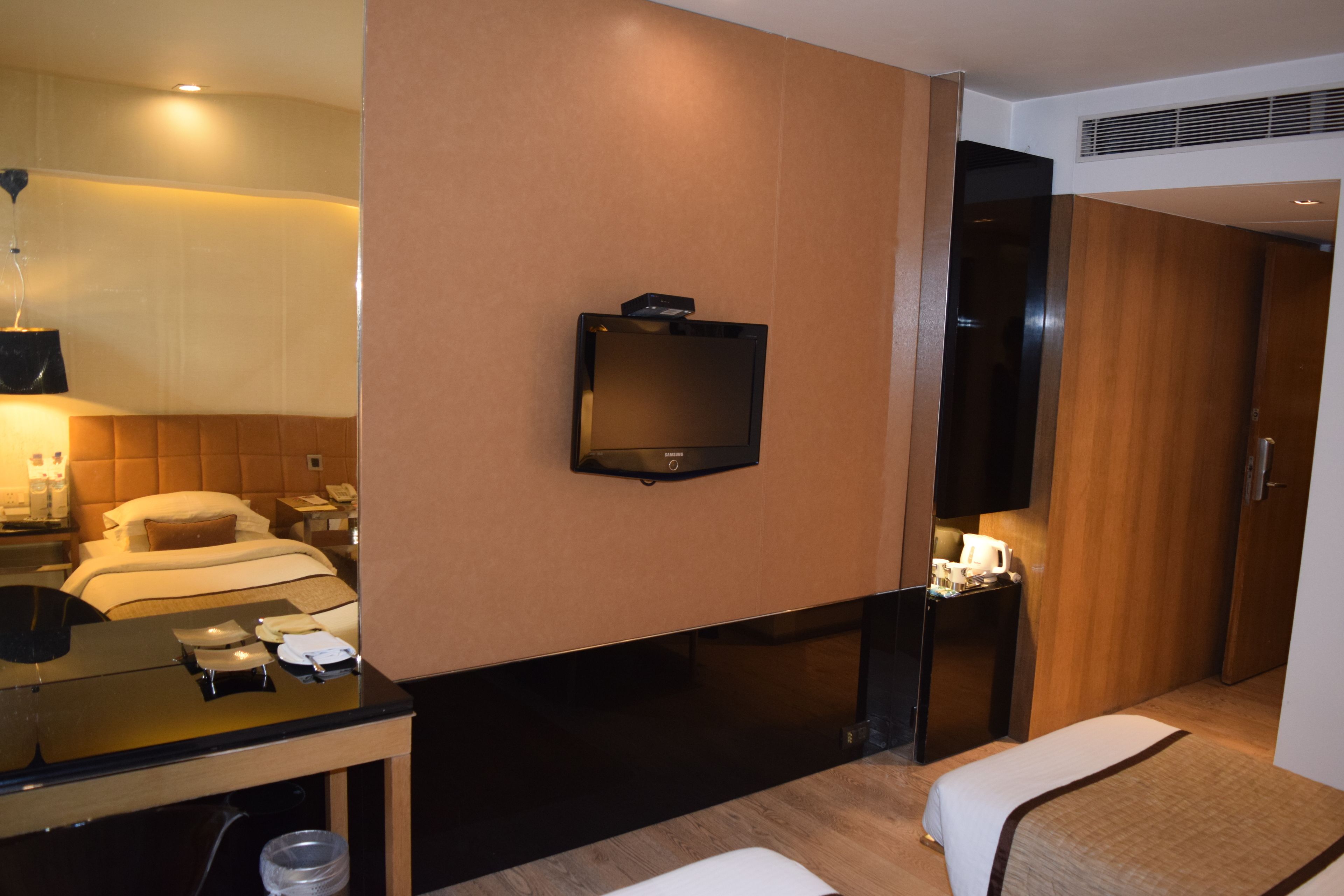 deluxe double room | minibar, in-room safe, desk, laptop workspace