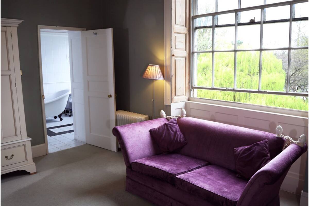 Double Room, Ensuite (1st Floor, Four Poster) | Desk, iron/ironing board, alarm clocks