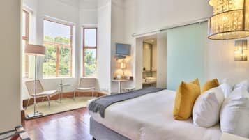3 bedrooms, premium bedding, Tempur-Pedic beds, minibar