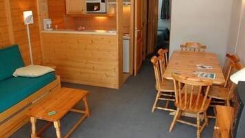 1-Bedroom Apartment for 3/4 | In-room dining