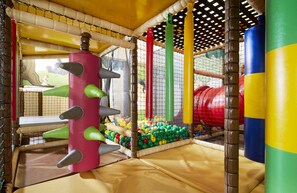 Área de juegos infantiles techada