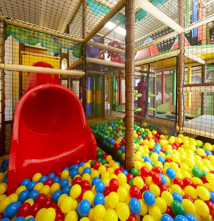 Área de juegos infantiles bajo techo