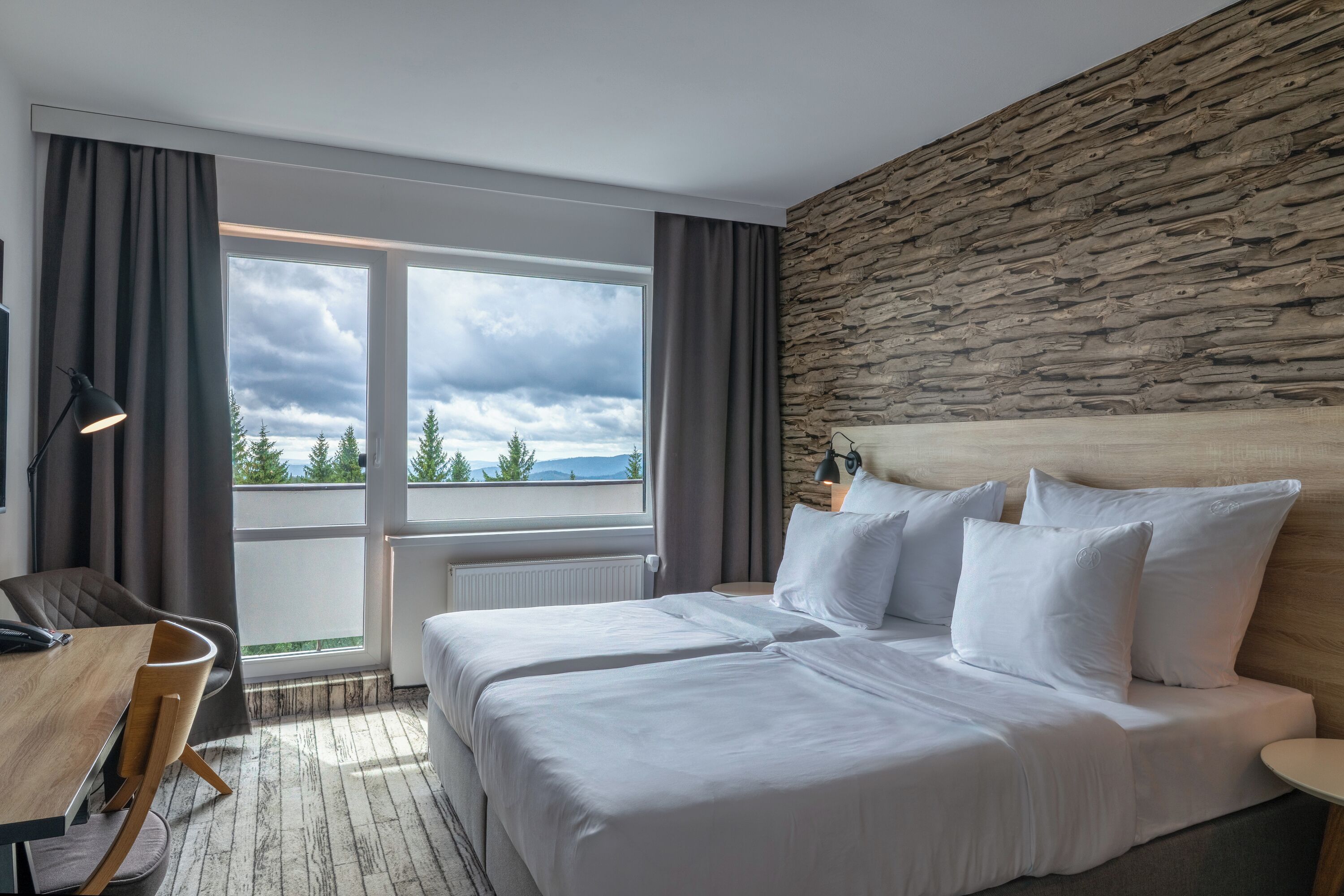 Executive Double Room, Balcony (PLUS) | Desk, blackout curtains, iron/ironing board, free WiFi