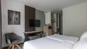 Deluxe-Doppelzimmer | Schreibtisch, Verdunkelungsvorhänge, Bügeleisen/Bügelbrett