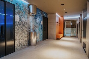 ボディ トリートメント、泥風呂、アロマテラピー、ホットストーンマッサージ、タイ式マッサージ、ボディラップ