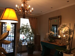 Allergikerbettwaren, Minibar, Zimmersafe, Schreibtisch