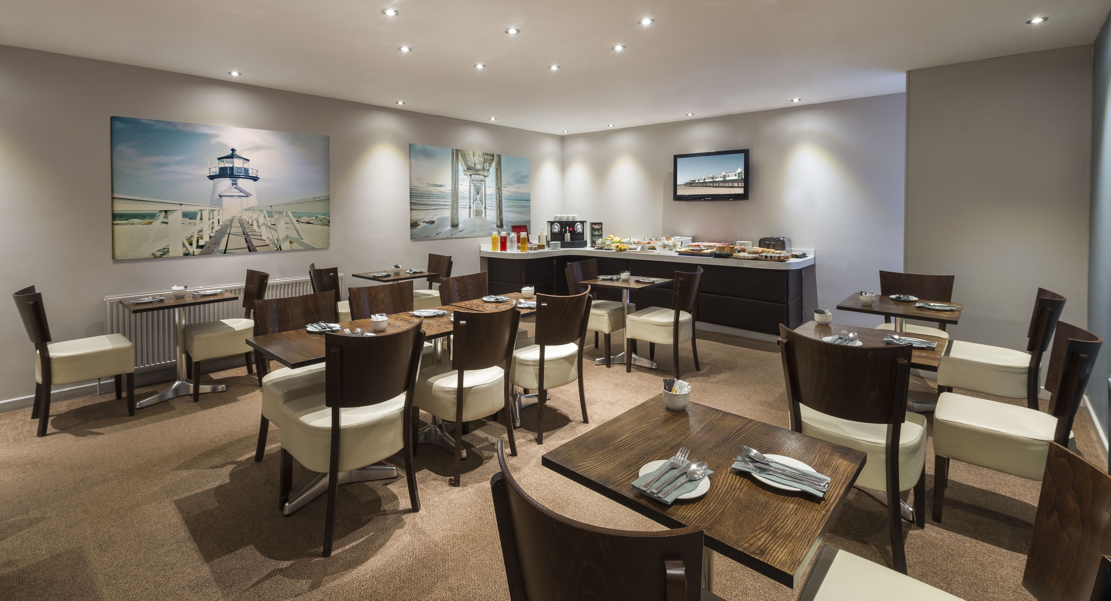 Desayuno continental diario (GBP 9.95 por persona)