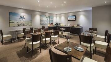 Daily continental breakfast (GBP 9.95 per person)