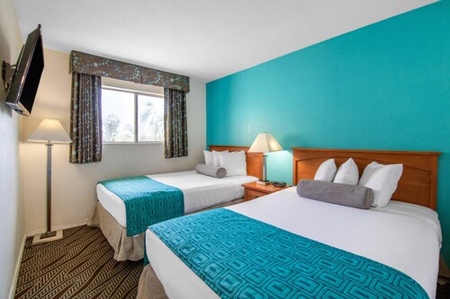 Howard Johnson Suites by Wyndham San Diego Chula Vista/BayFt