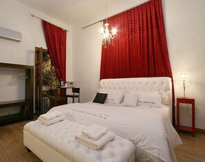 Minibar, in-room safe, cribs/infant beds, alarm clocks - Baucis Boutique Hotel Palermo (Buenos Aires)