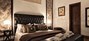 ミニバー、セーフティボックス (室内)、ベビーベッド、アラーム付き時計