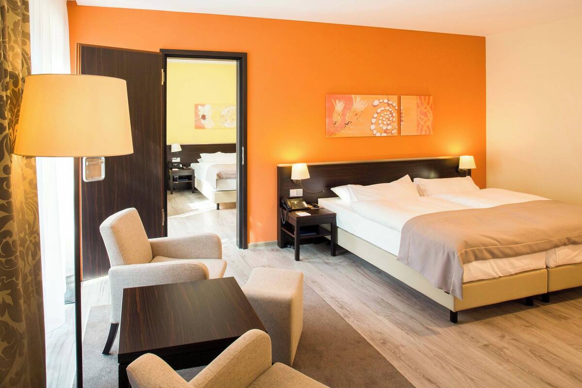 junior suite, non smoking | 1 bedroom, minibar, in-room safe, desk