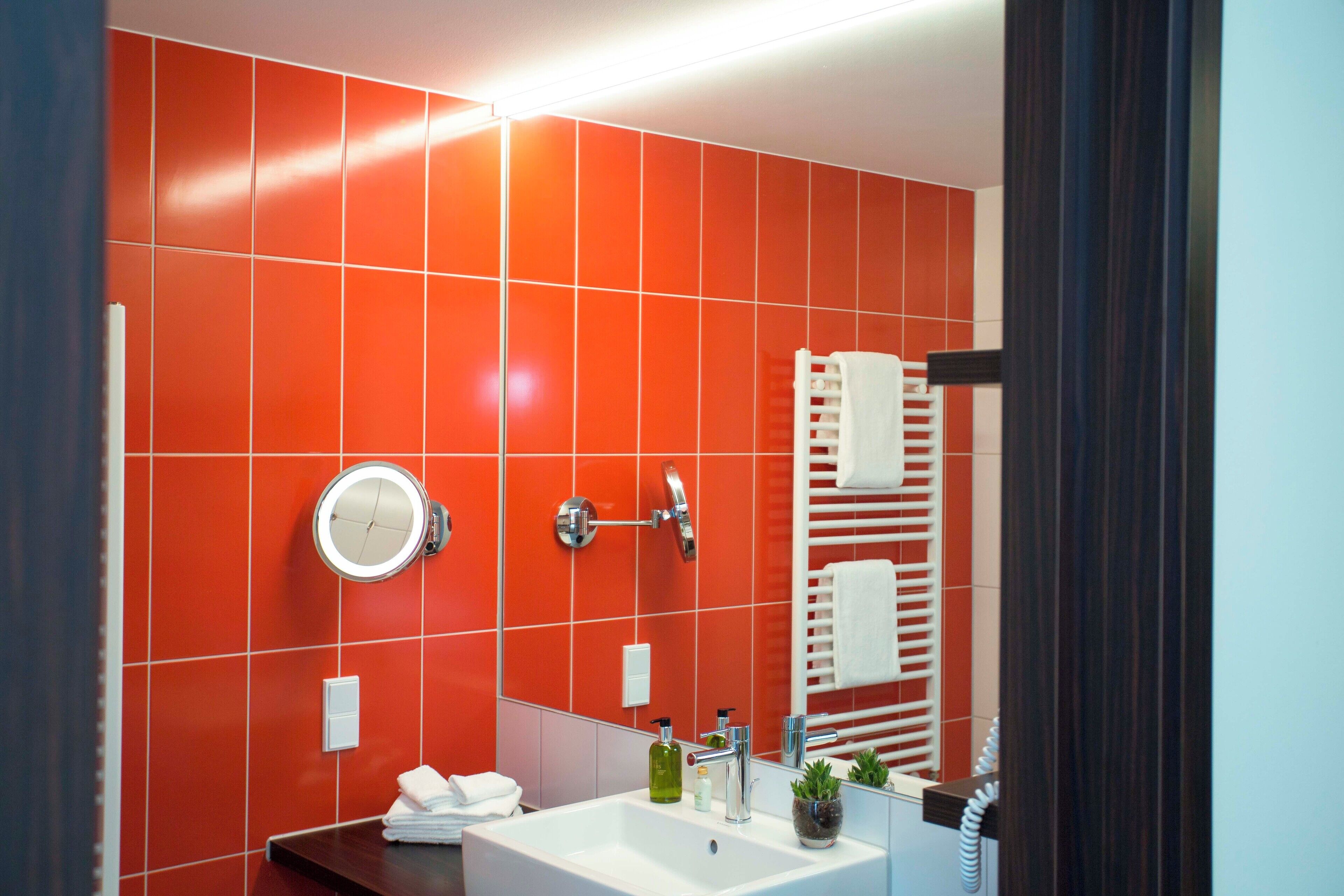 Dobbeltrom | Bad | Toalettartikler (inkludert), hårføner, badekåper og håndklær