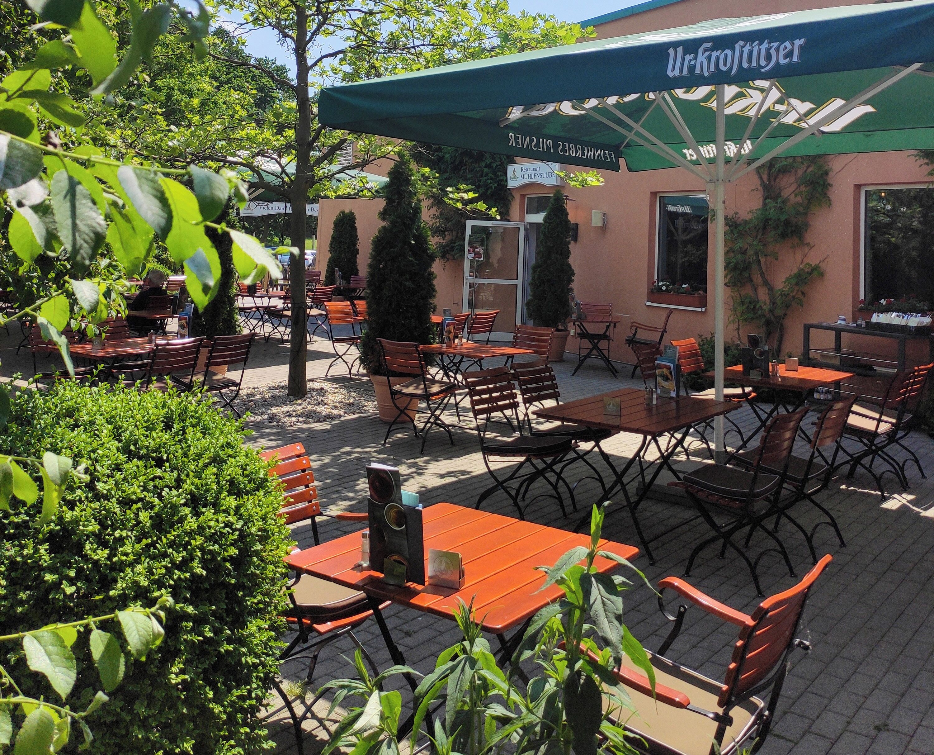 2 restaurantes; se sirve desayuno, almuerzo y cena; cocina alemana