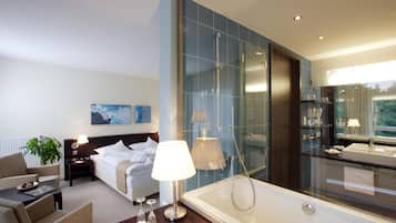 1 chambre, minibar, coffres-forts dans les chambres, bureau