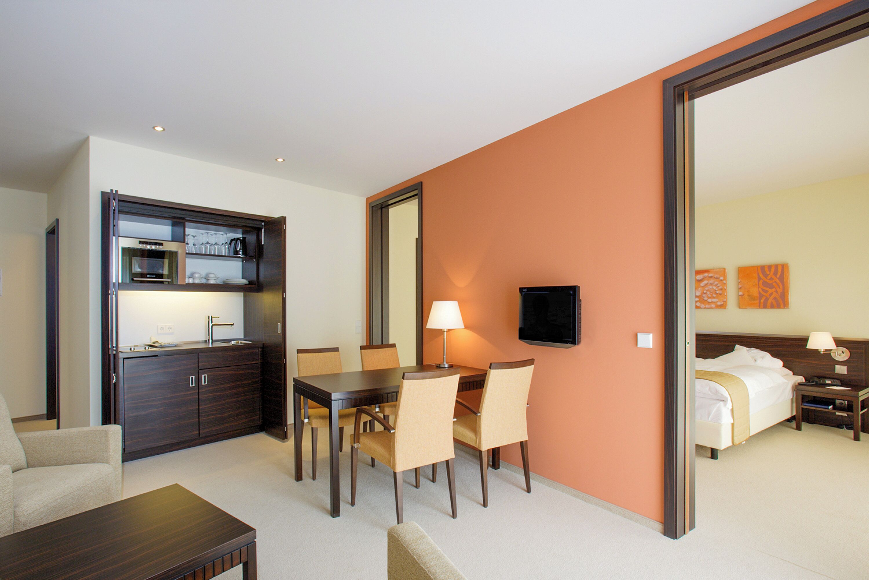 Comfort Suite | 1 bedroom, minibar, in-room safe, desk