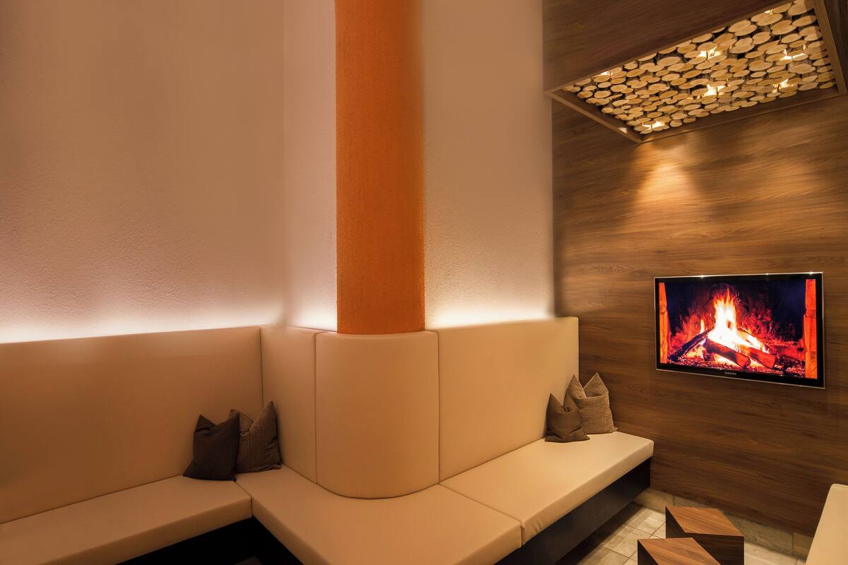 sauna, steam room, body treatments, aromatherapy, facials