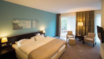 Junior Suite | 1 bedroom, minibar, in-room safe, desk