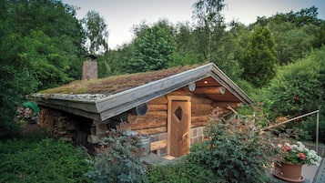 Sauna, steam room, body treatments, facials, 4 treatment rooms, massages