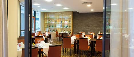 2 Restaurants, Frühstück, Mittagessen, Abendessen, deutsche Küche
