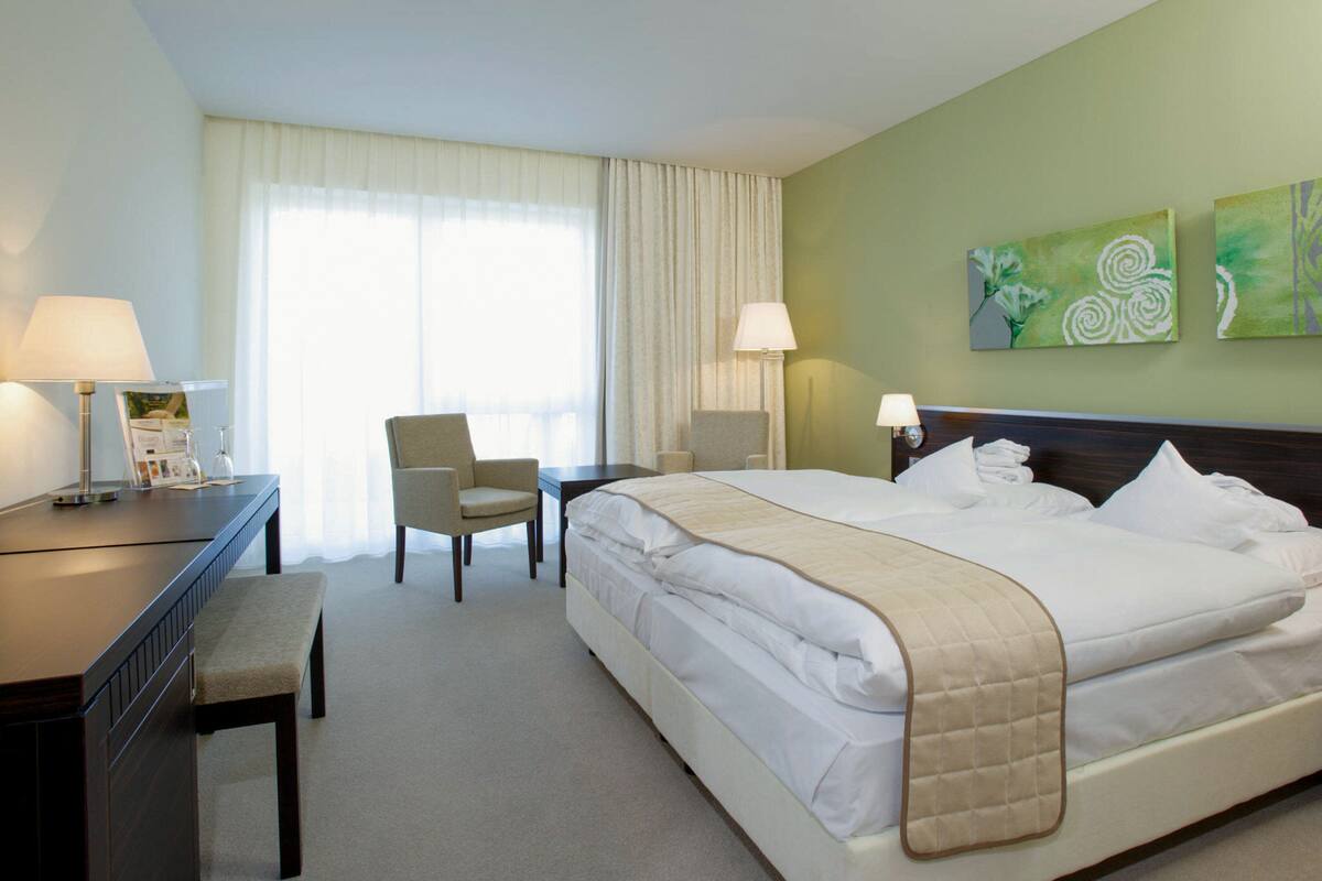 vital room, non smoking | 1 bedroom, minibar, in-room safe, desk