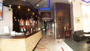 2 bares/lounges, bar de esportes